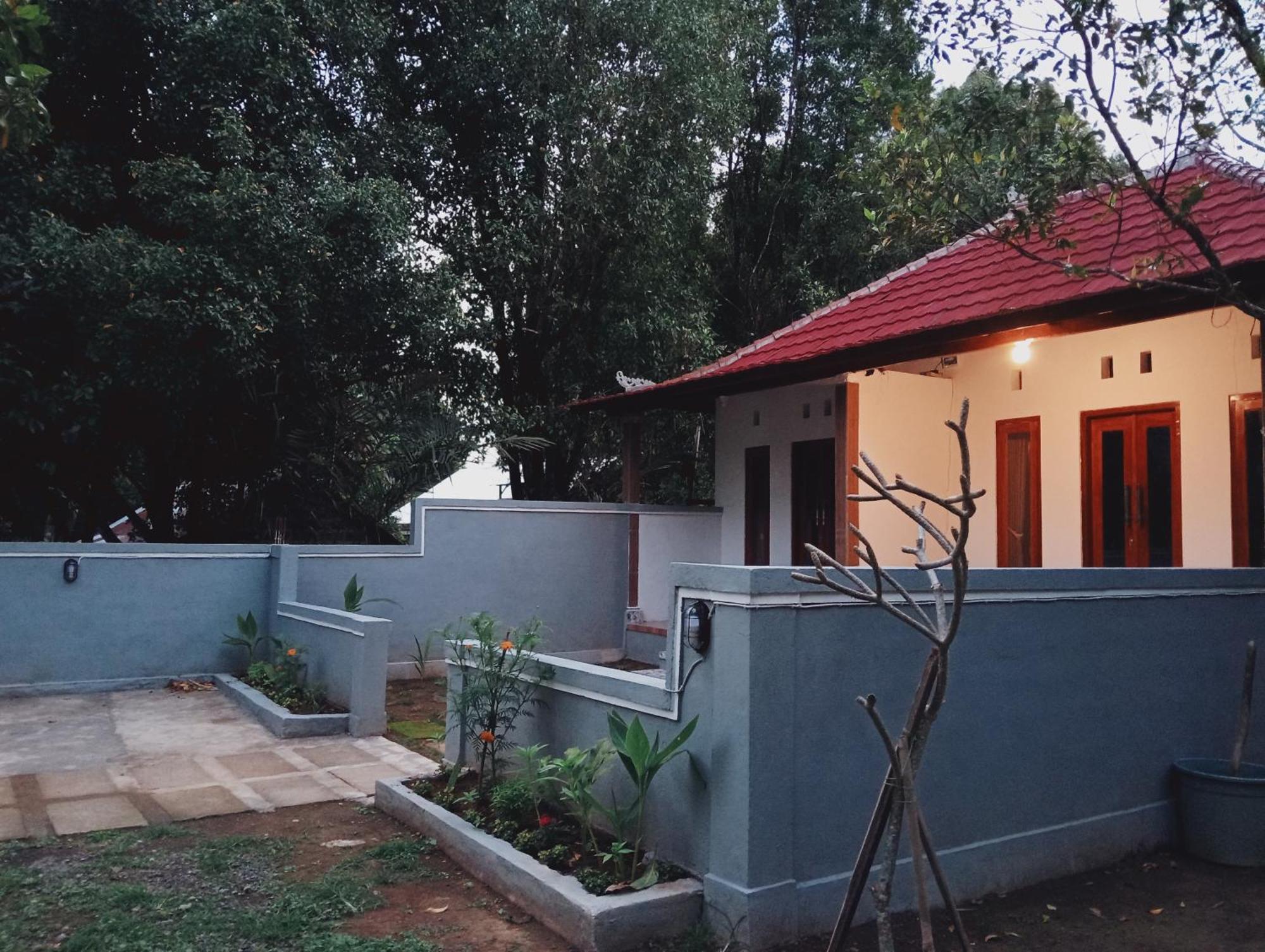 Jepun Homestay Lemukih Singaraja エクステリア 写真