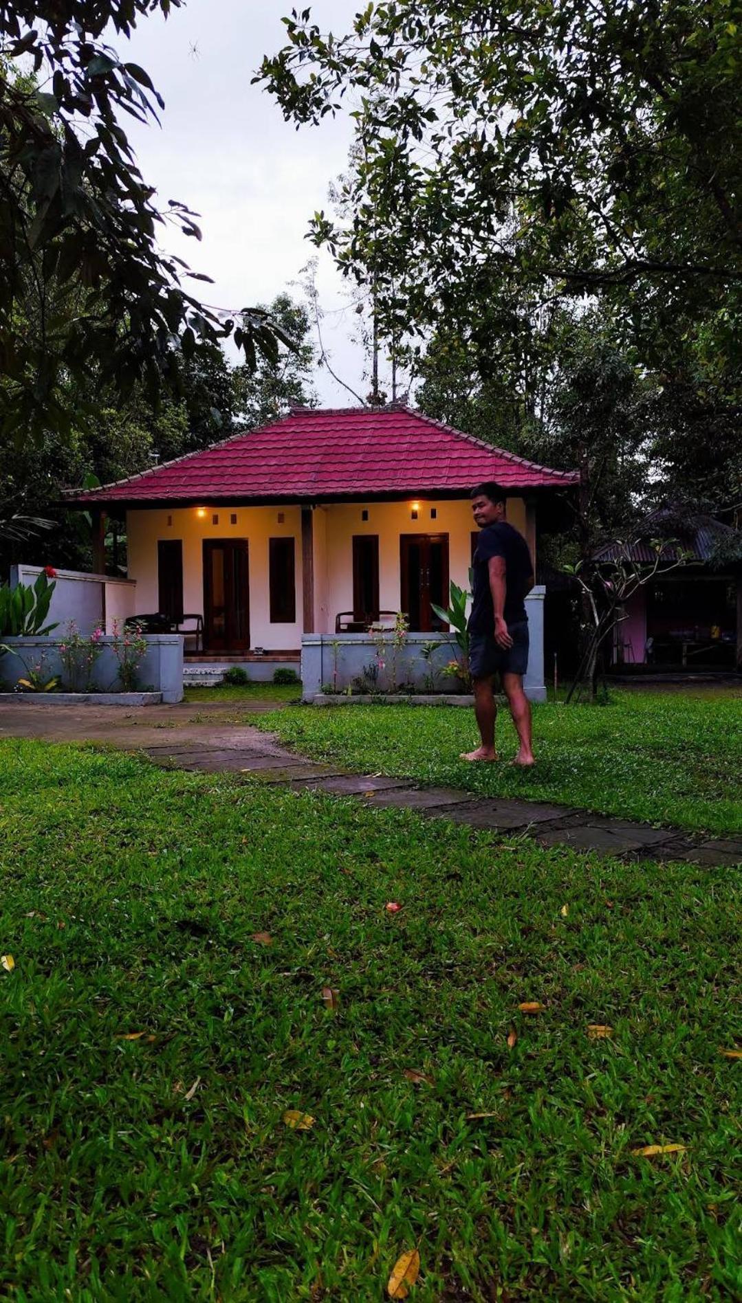 Jepun Homestay Lemukih Singaraja エクステリア 写真